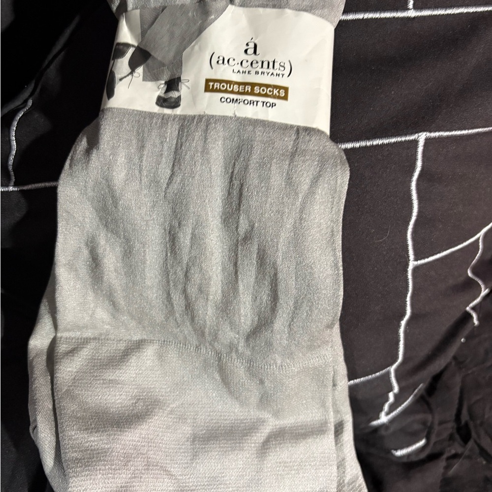 ❤️‍🔥FREE WHEN ADDED TO YOUR BUNDLE❤️‍🔥Lane Bryant Gray Hosiery‎ Socks